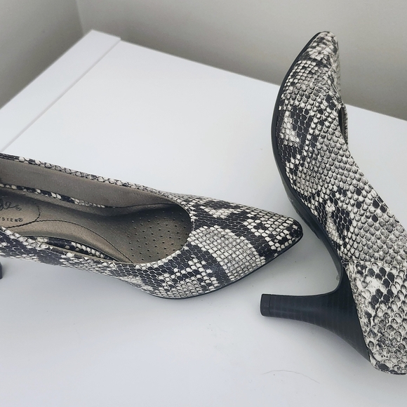 Life Stride Snakeskin Patterned Women's Heels - Picture 1 of 10